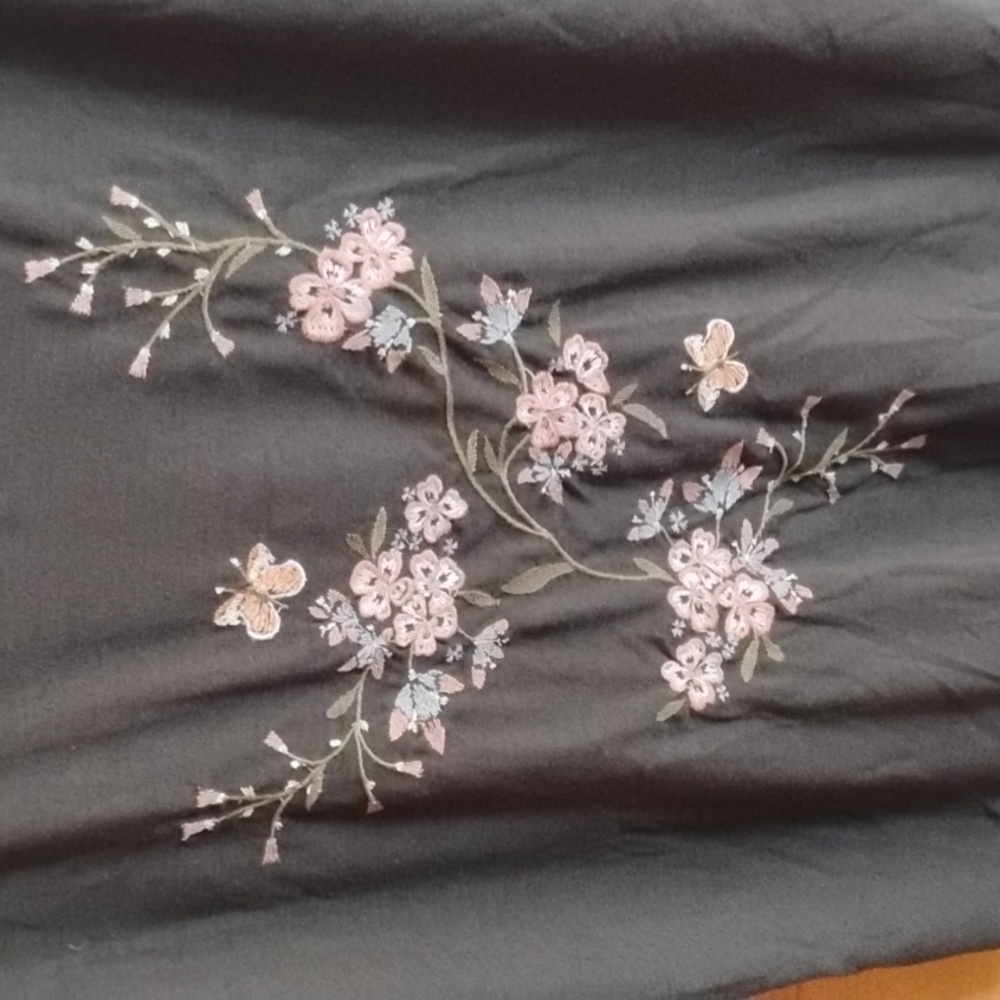 Extra Large Embroidered Top - Picture 3 of 4